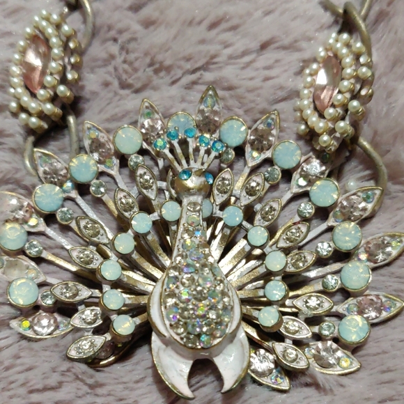 Jewelry - Besty Johnson necklace